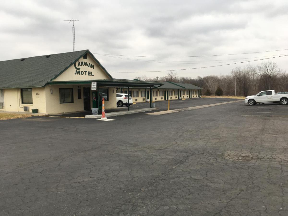 Budget Inn Caravan Motel Harrisonville Exterior photo